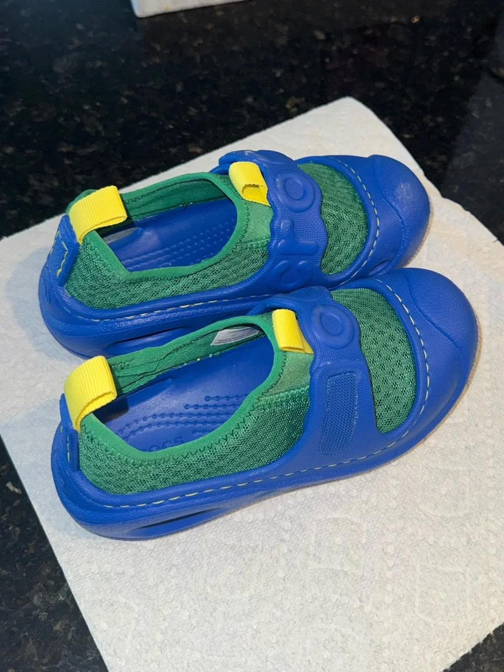 CROCS Swiftwater Splash Blue and Green Kids Water Shoes with Yellow Pull Tabs
